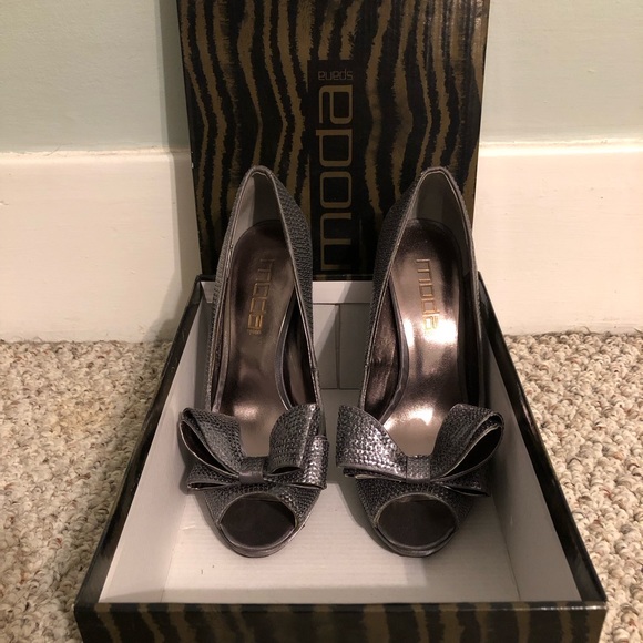 Moda Spana Satin & Sequin “Chase” Peep-toe Pumps  - Grey Size 8 M - Picture 3 of 5